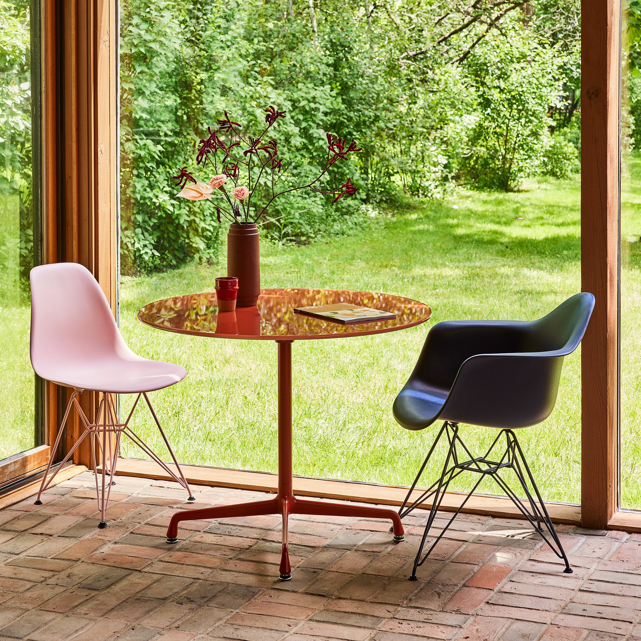 Herman Miller x HAY Eames Universal Base Round Table - Iron Red - Image 2