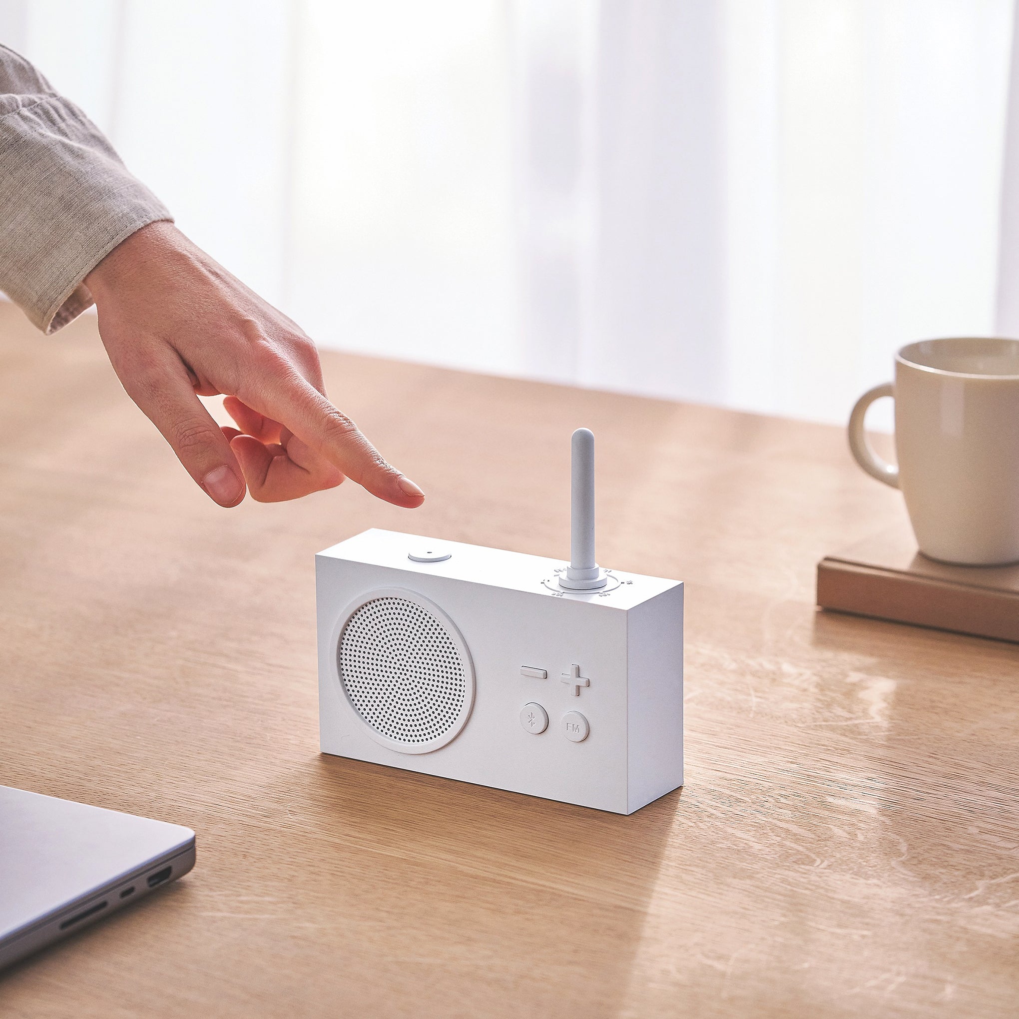 Lexon Tykho 3 Bluetooth Radio - White - Image 5