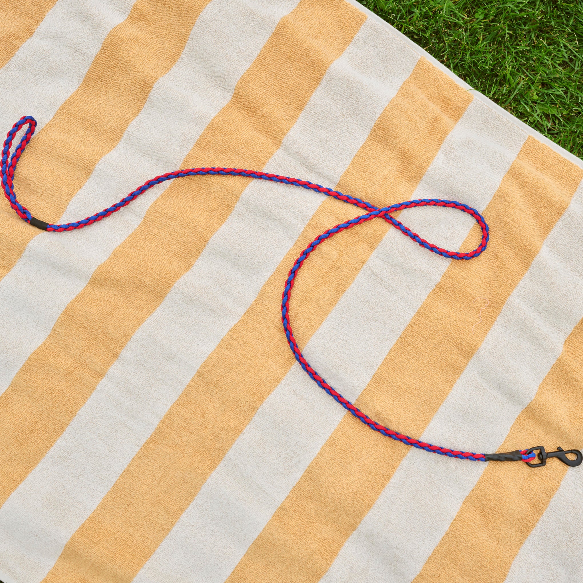 HAY Braided Dog Leash in Recycled Polyester - Red/ Blue - Image 3