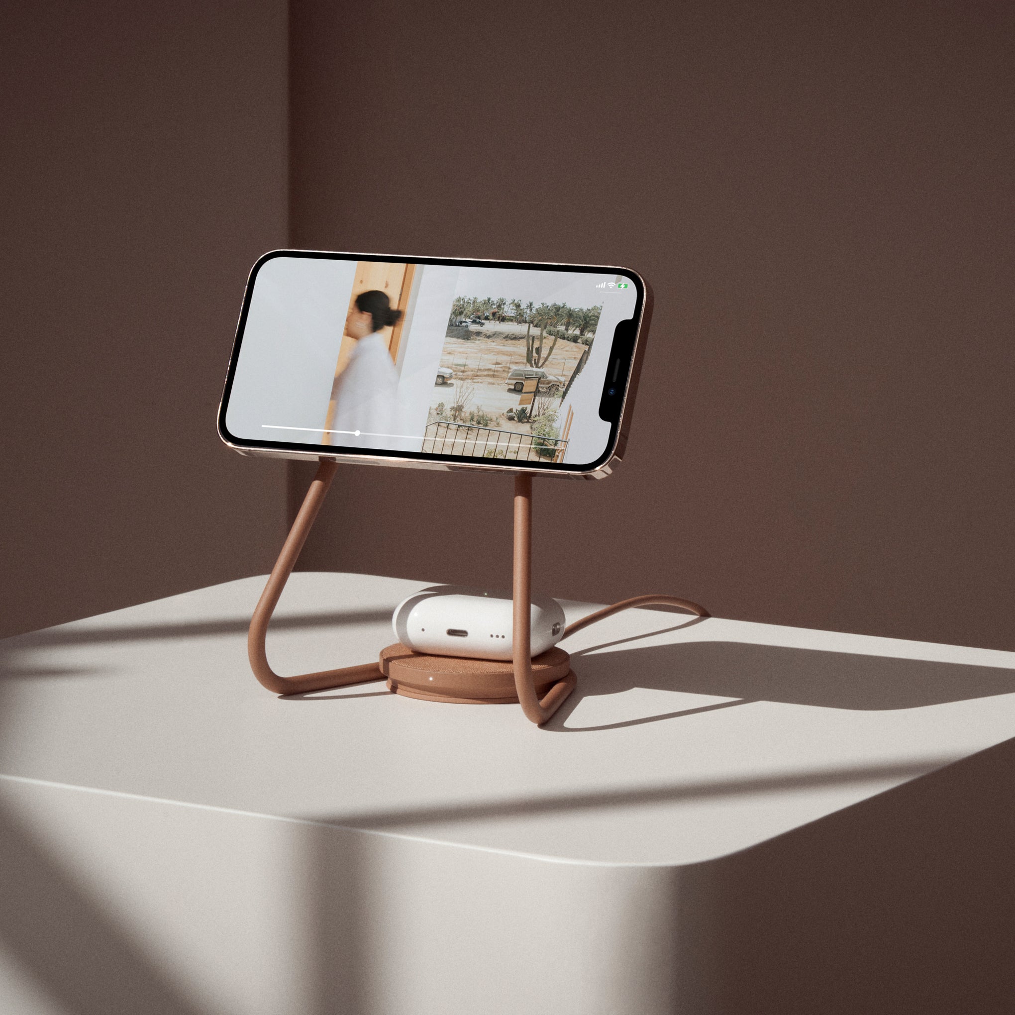 Courant Mag2 iPhone Charging Stand - Image 6