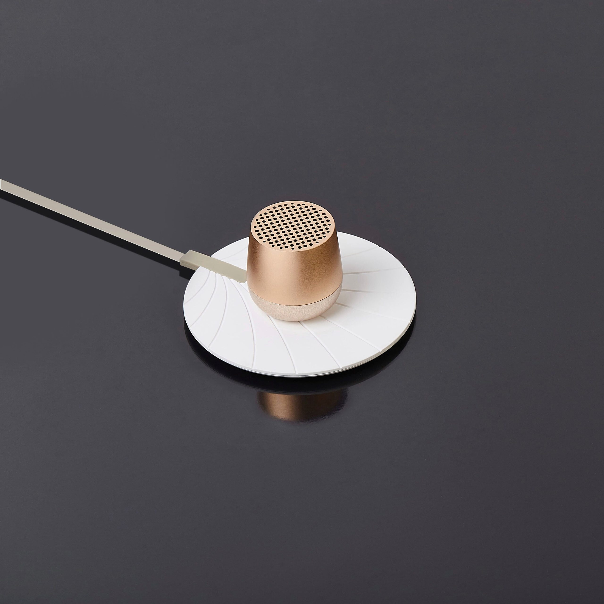 Lexon Mino+ Wireless Charging Speaker - Gold - Image 2