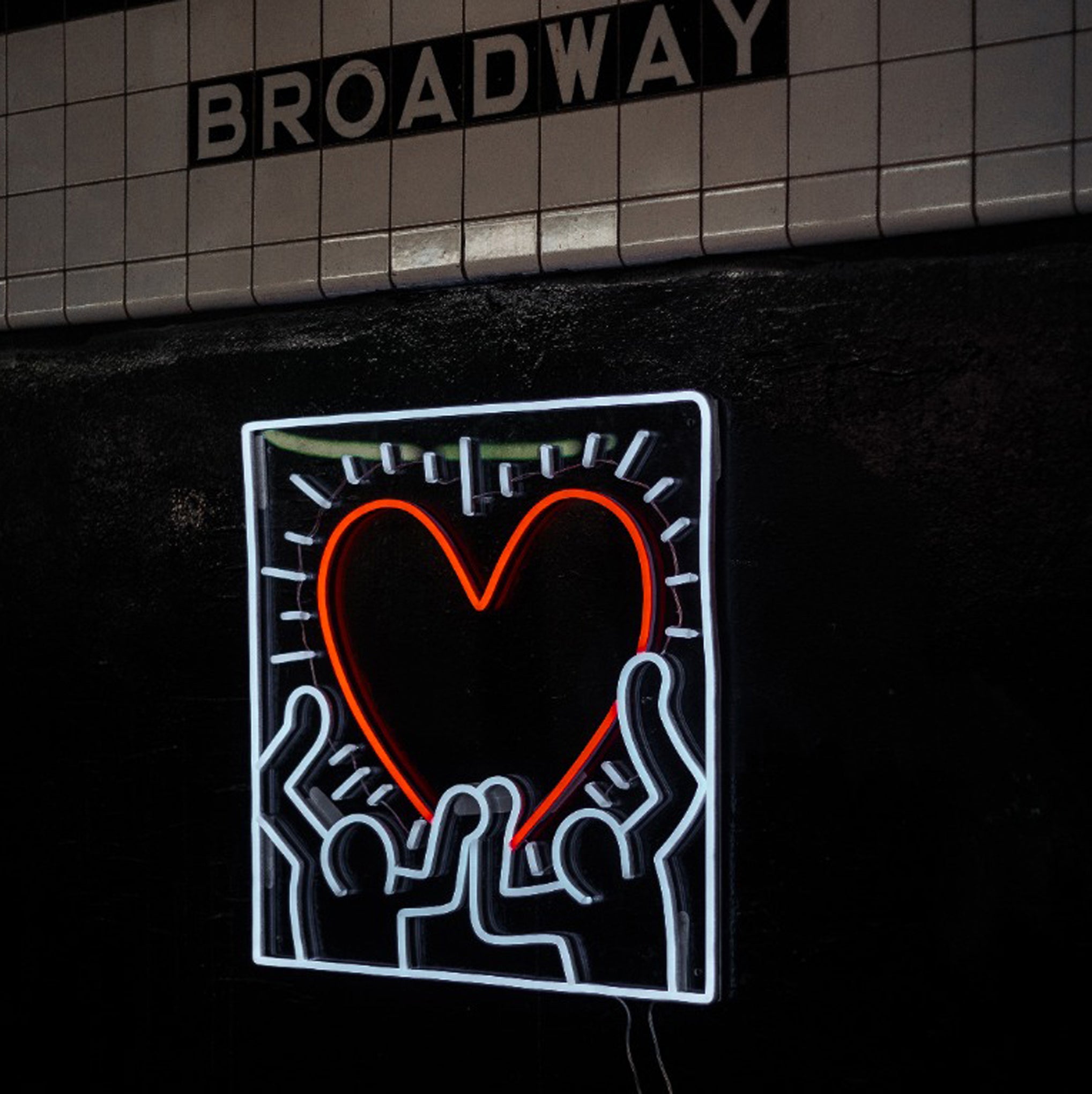 Keith Haring Radiant Heart Neon Sign - Image 4