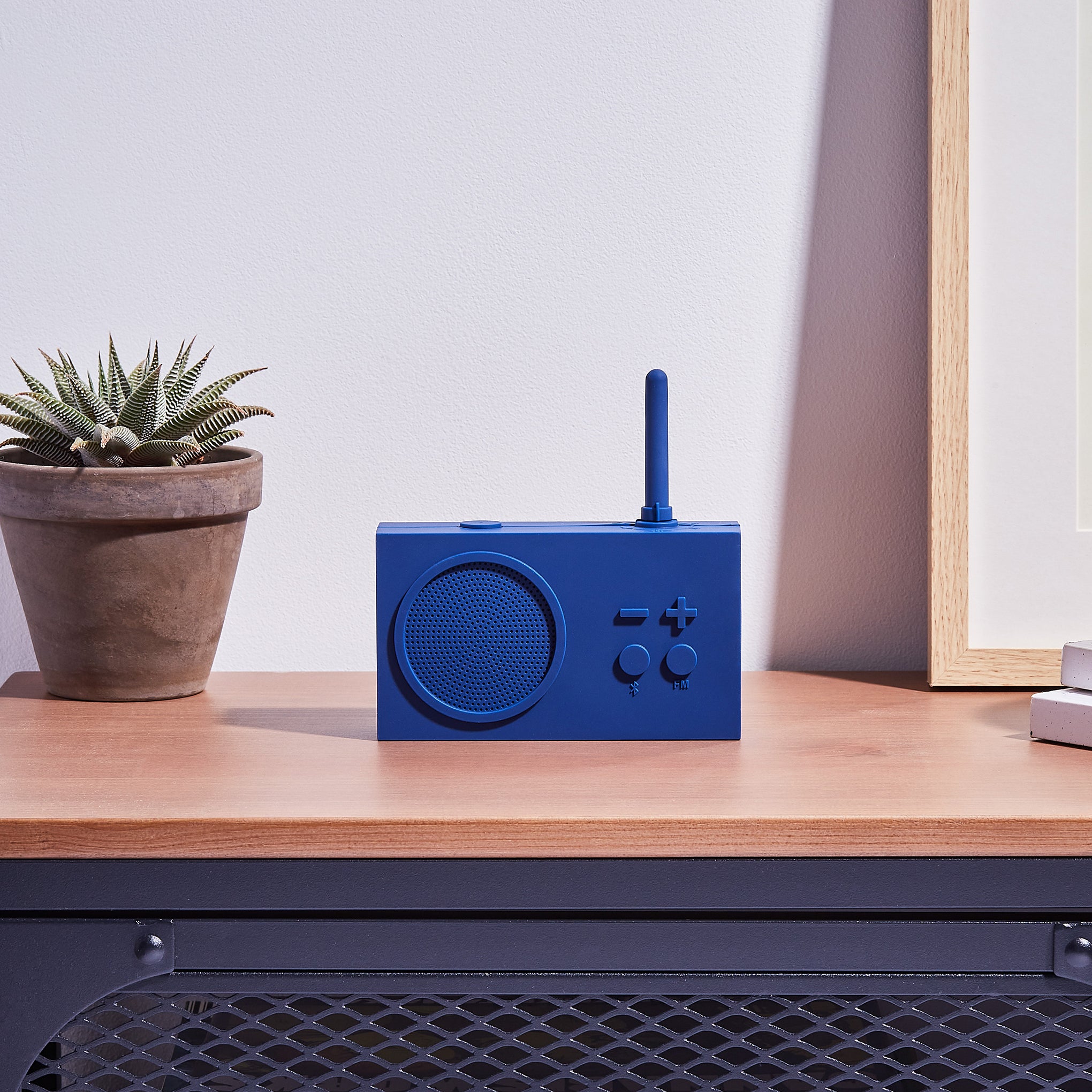 Lexon Tykho 3 Bluetooth Radio - Dark Blue - Image 2