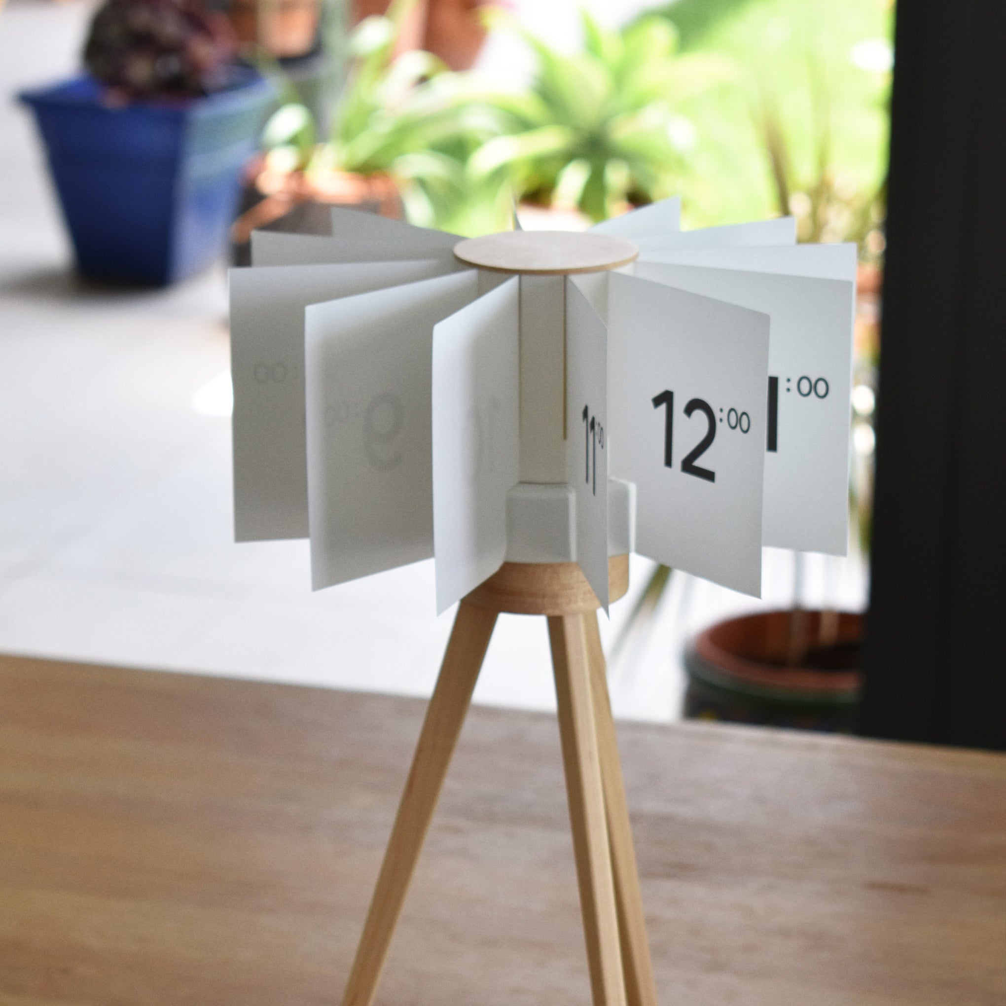 Paper Leaves NRH Mini Desk Clock - Image 3