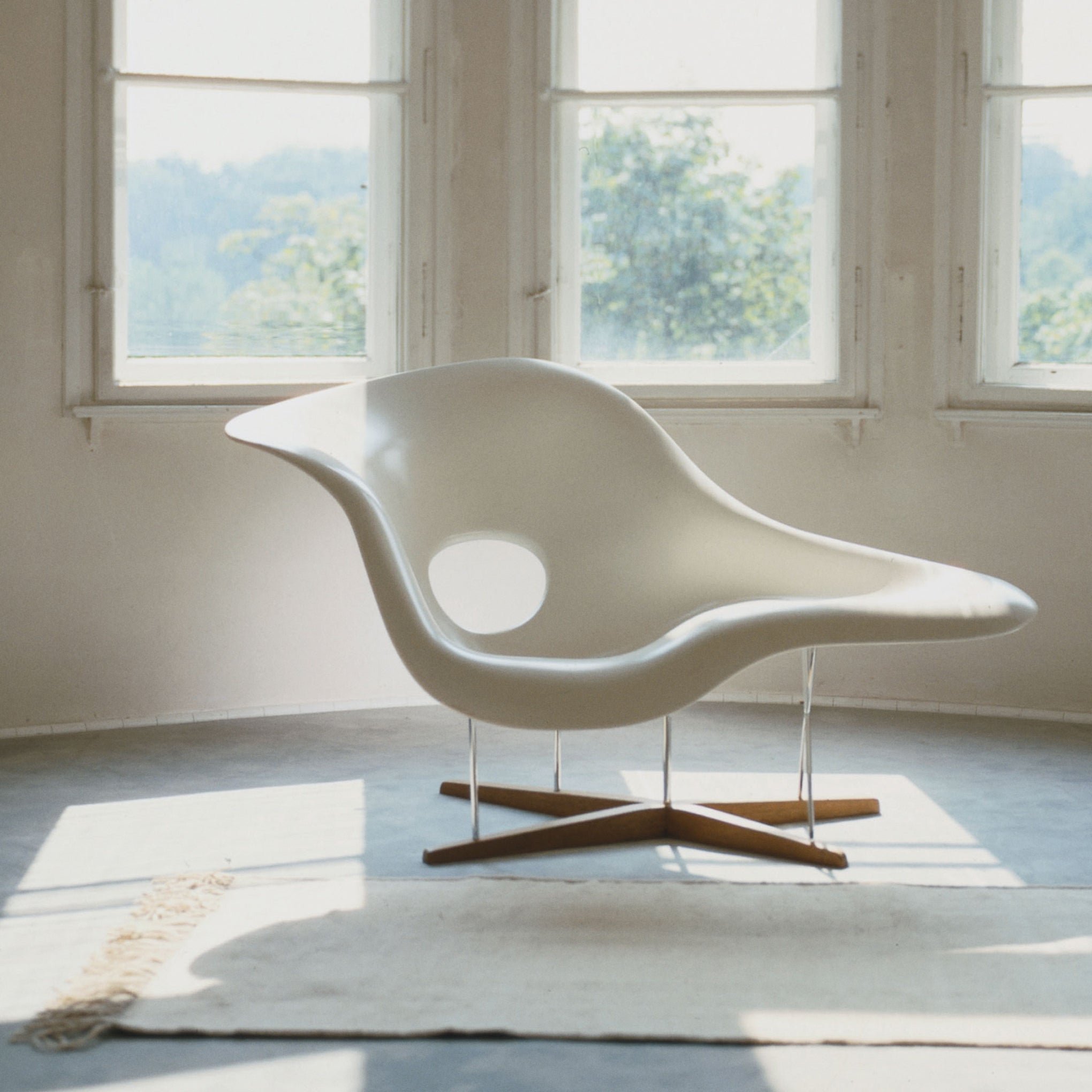 Vitra Eames La Chaise Lounge Chair - Image 5