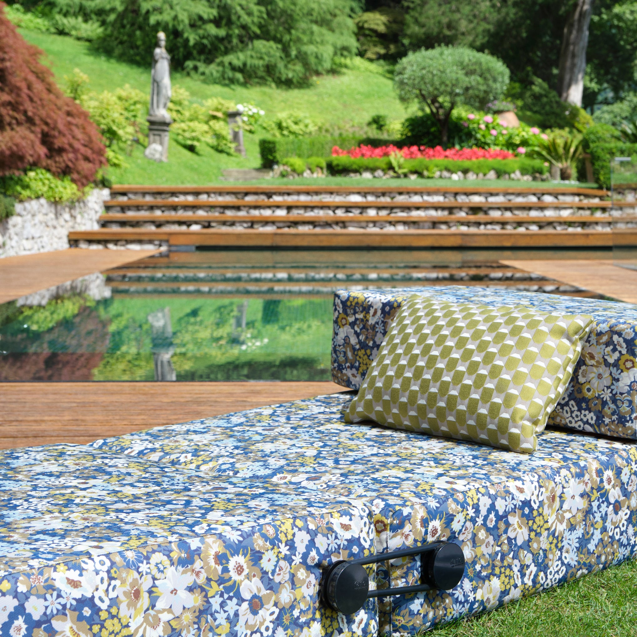 Trix Outdoor Liberty Chaise Lounge - Image 4