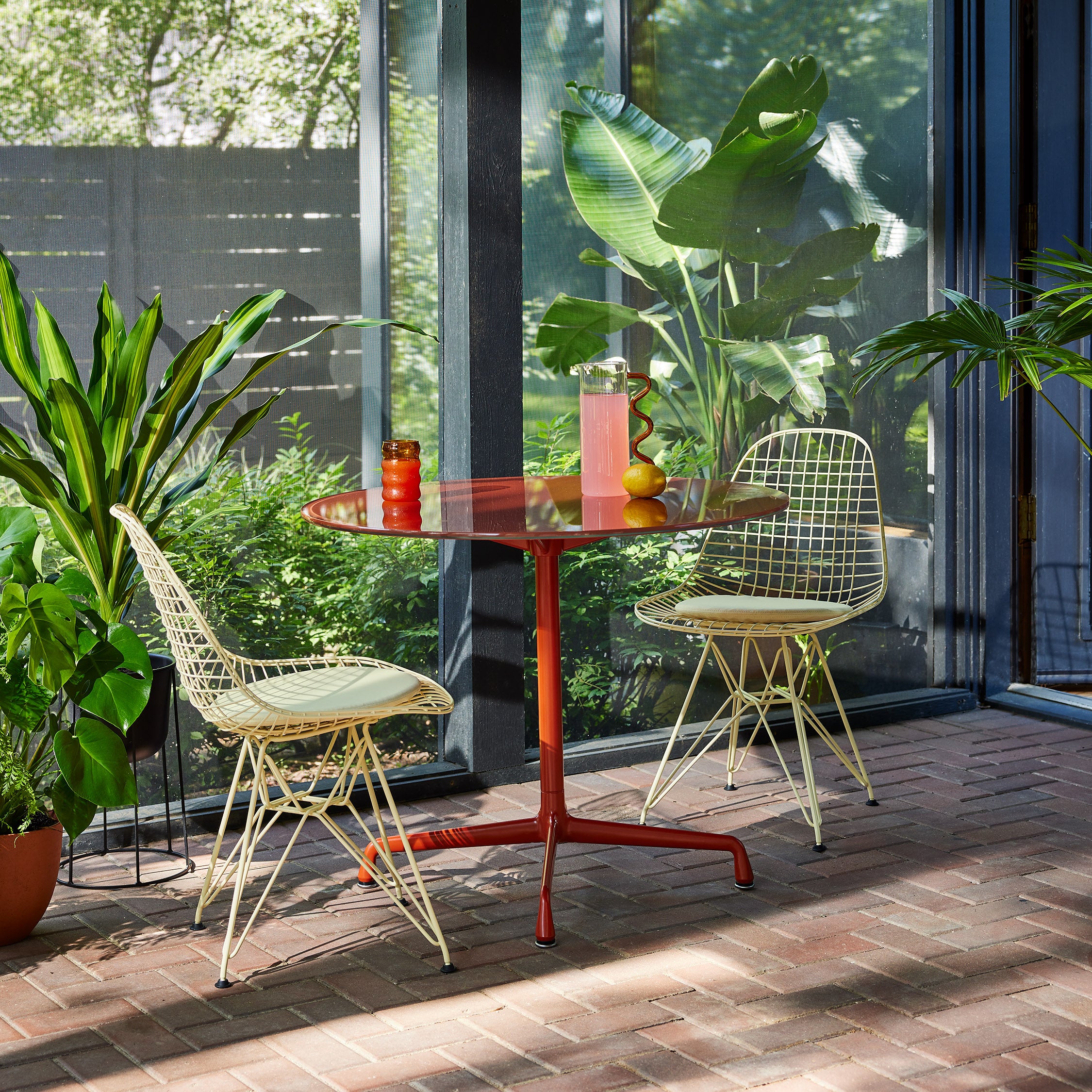 Herman Miller x HAY Eames Universal Base Round Table - Toffee - Image 3