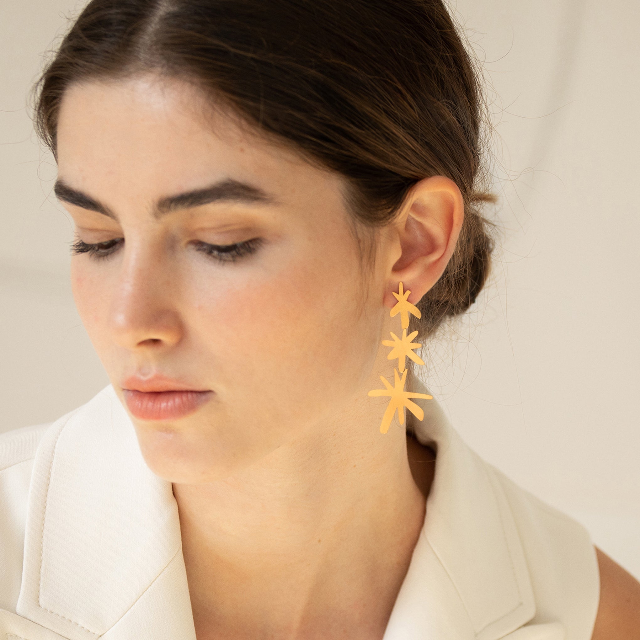 Joan Miró Gold-Plated Linear Star Earrings - Image 2