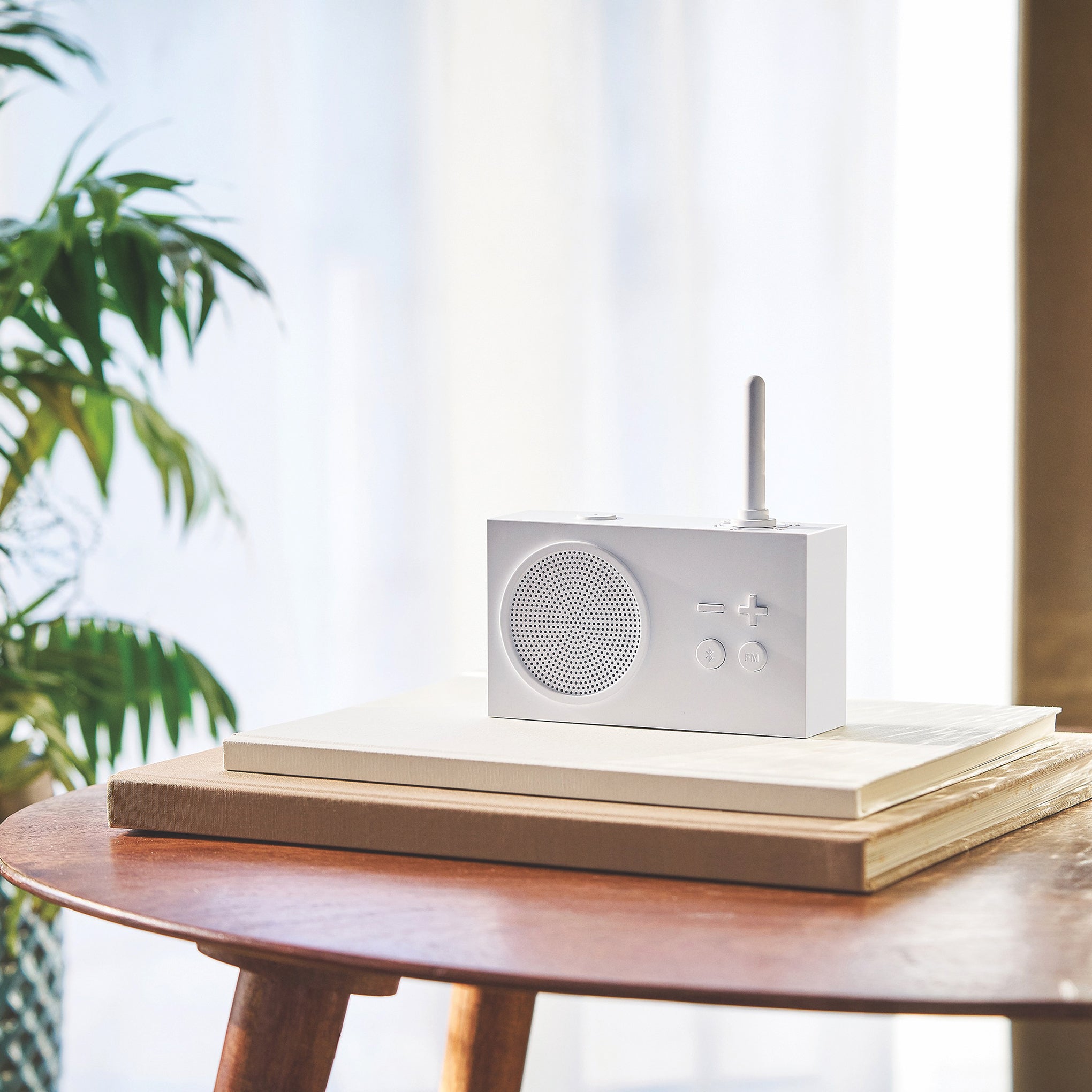 Lexon Tykho 3 Bluetooth Radio - White - Image 2