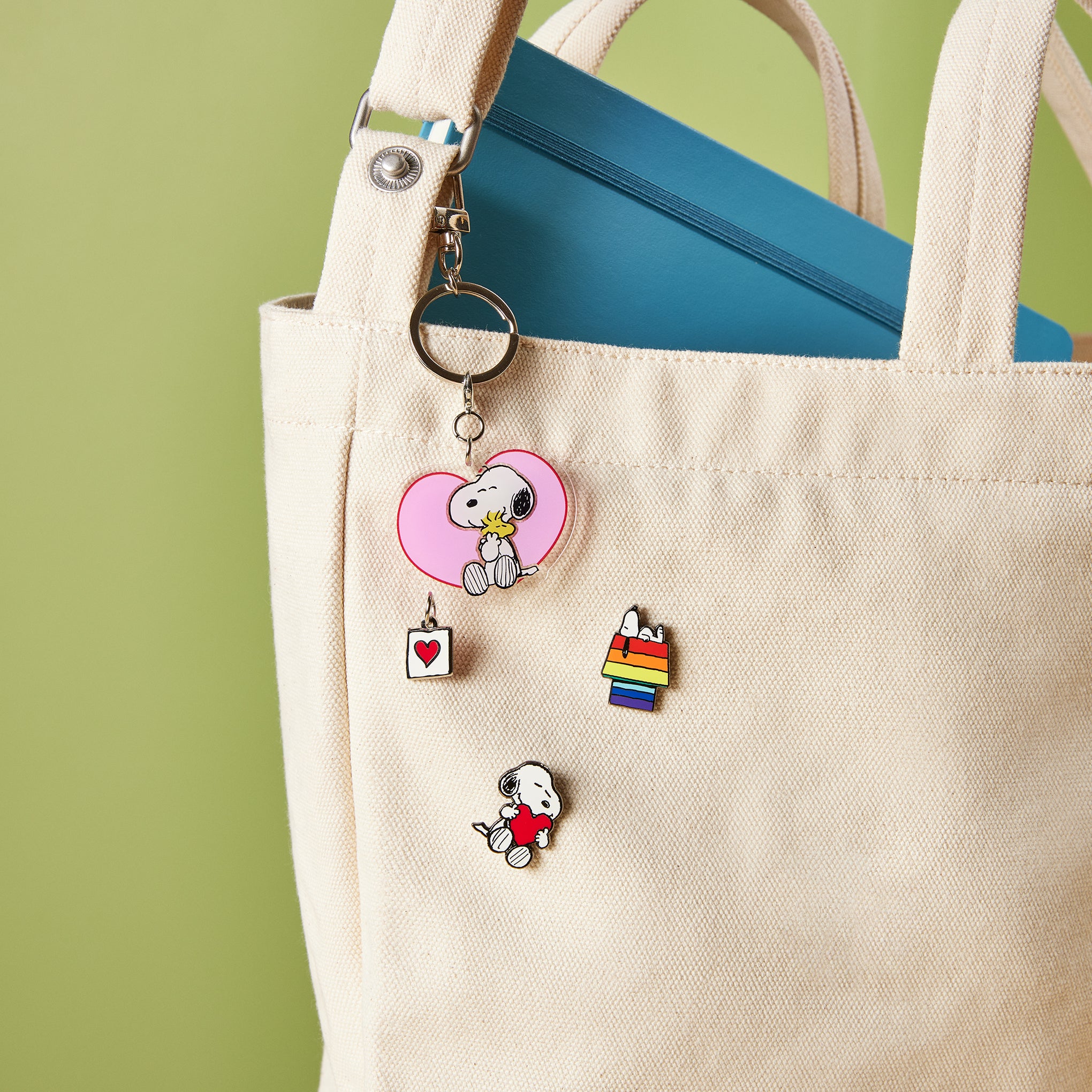 Snoopy Valentine Enamel Key Ring - Image 2