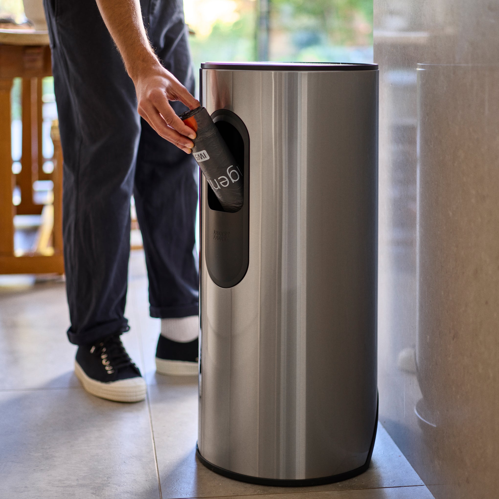 Joseph Joseph Arc Trash Bin - Large - Image 2