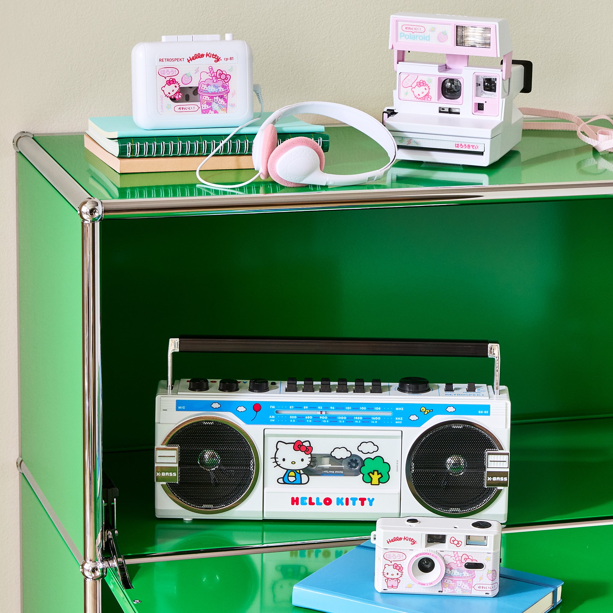 Retrospekt Hello Kitty BX-85 Bluetooth Cassette Player Boombox - Image 2