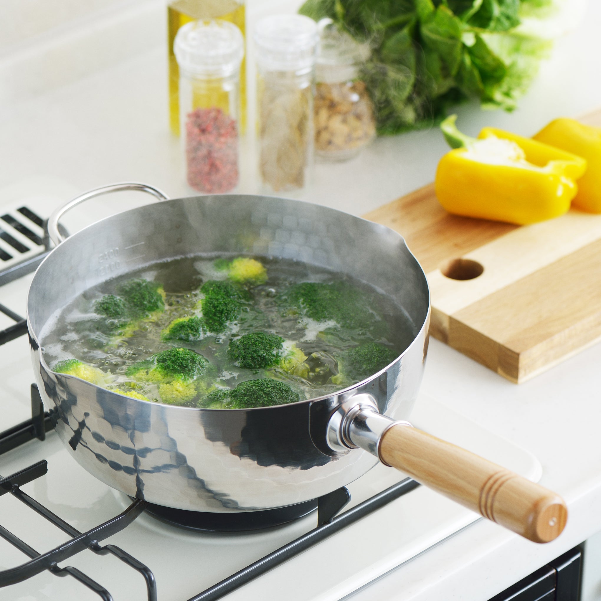 Yukihira Pot with Lid - Image 2